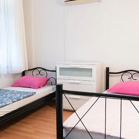 빌라 Spacious With Sea And Mountain View